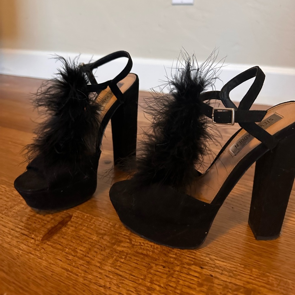 Steve Madden feather heels